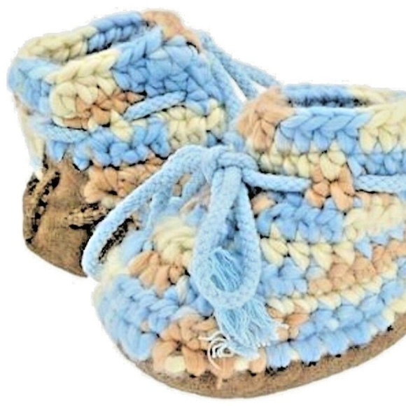 New in Box UGG Australia Baby Crochet BLUE Multi Booties - Picture 2 of 2